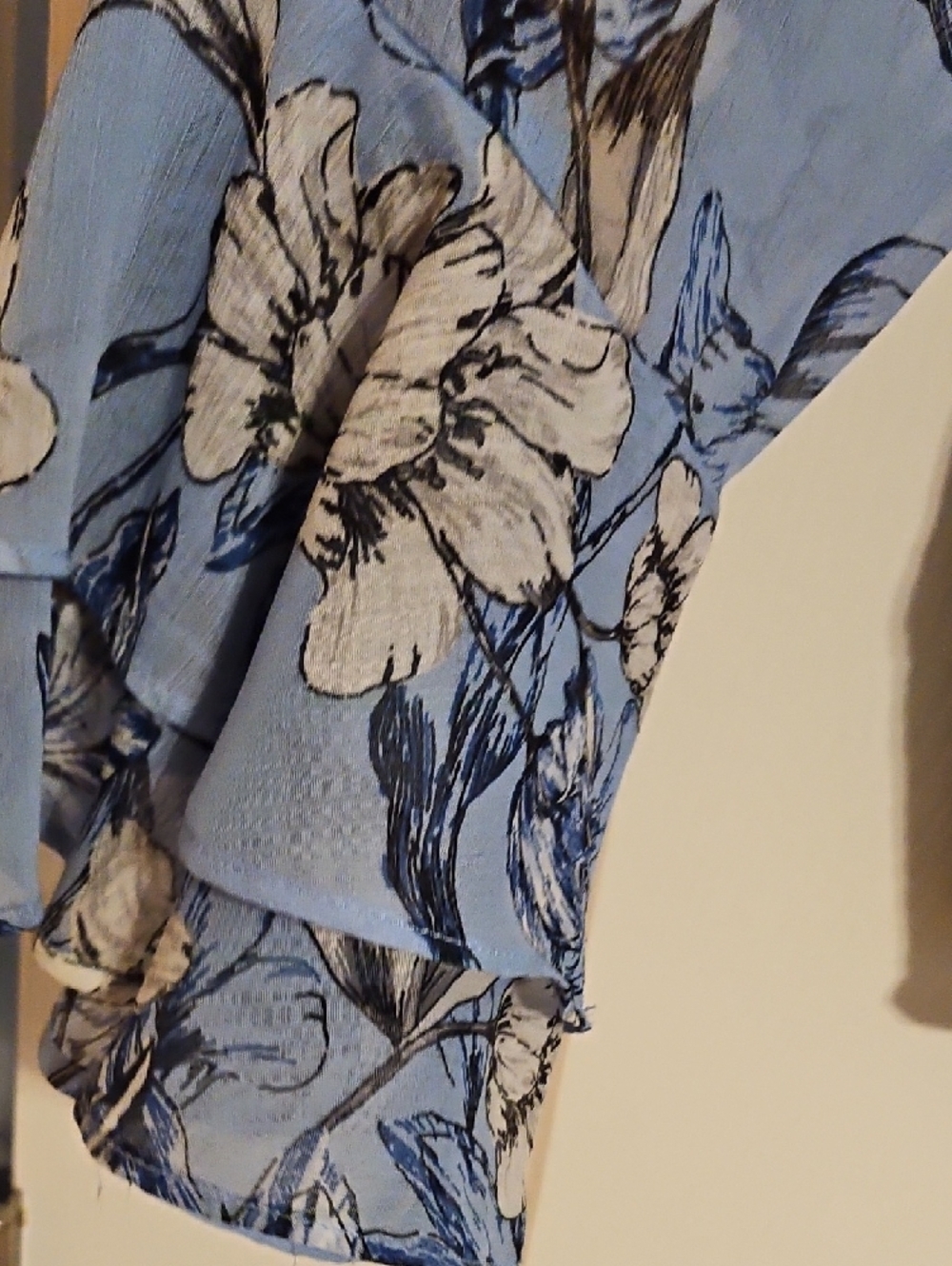 White House Black Market Light Blue Floral Blouse - Picture 6 of 11